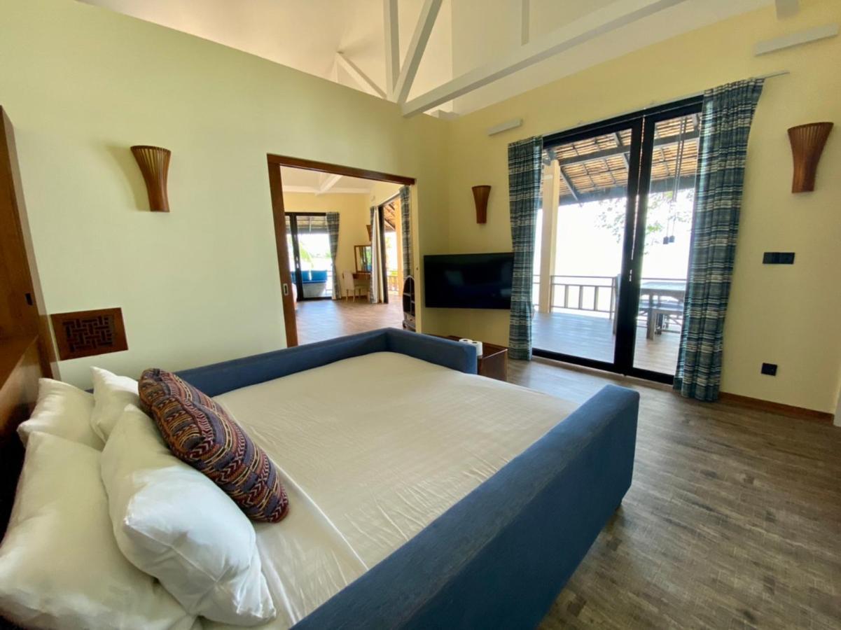 Absolute Beachfront מלון 5*