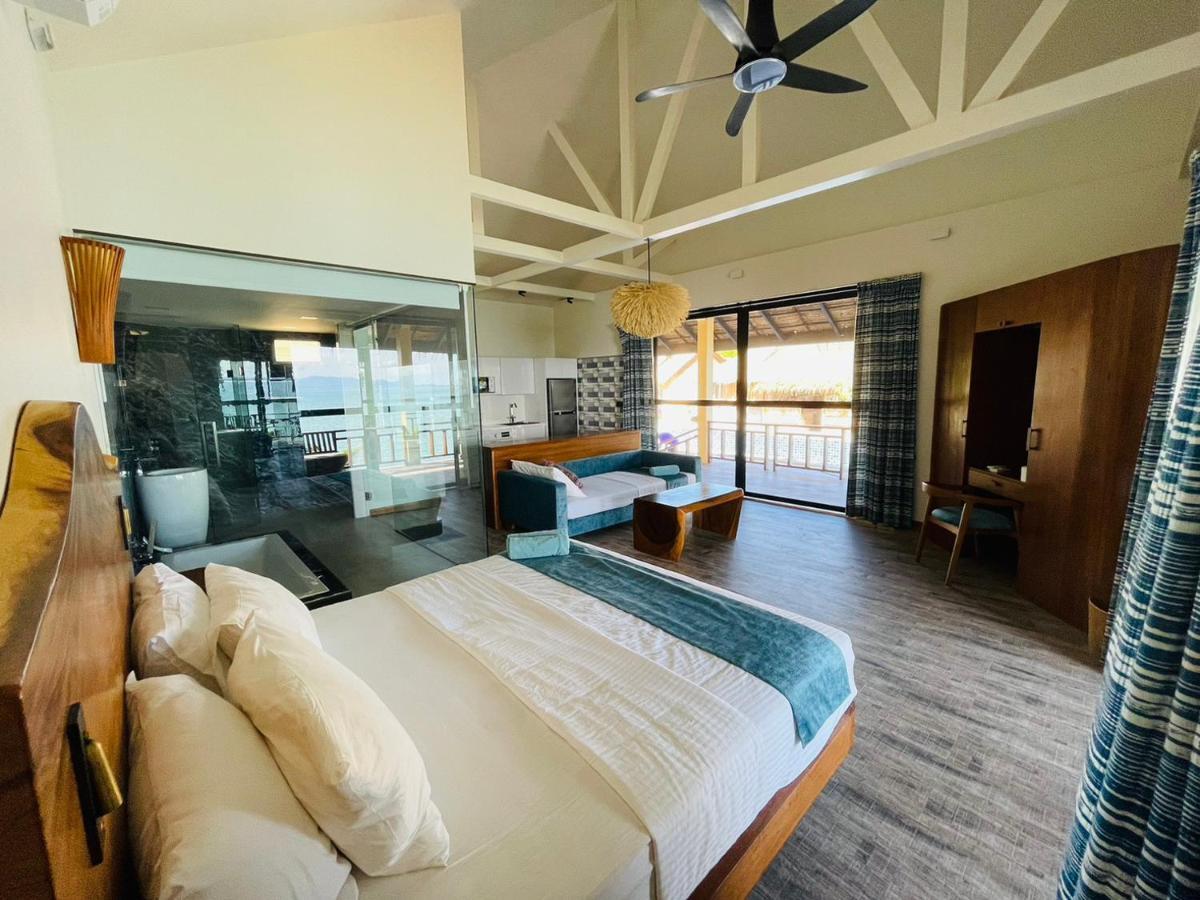 מלון Absolute Beachfront